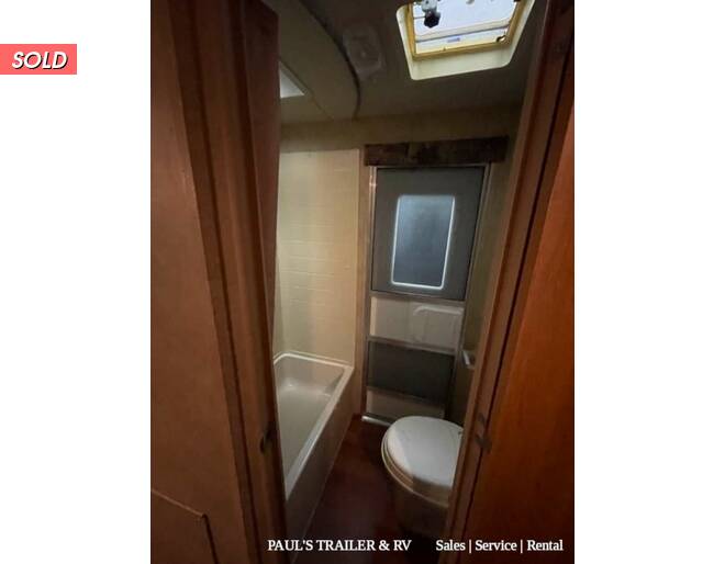 2009 Wildwood LE 29QBSS Travel Trailer at Pauls Trailer and RV Center STOCK# U09W3694 Photo 14