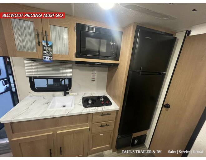 2022 Prime Time Avenger LT 17BHS Travel Trailer at Pauls Trailer and RV Center STOCK# 22A3999 Photo 9
