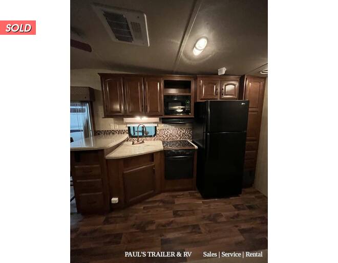 2014 Wildwood Lodge DLX 39FDEN Travel Trailer at Pauls Trailer and RV Center STOCK# u14w4096 Photo 9